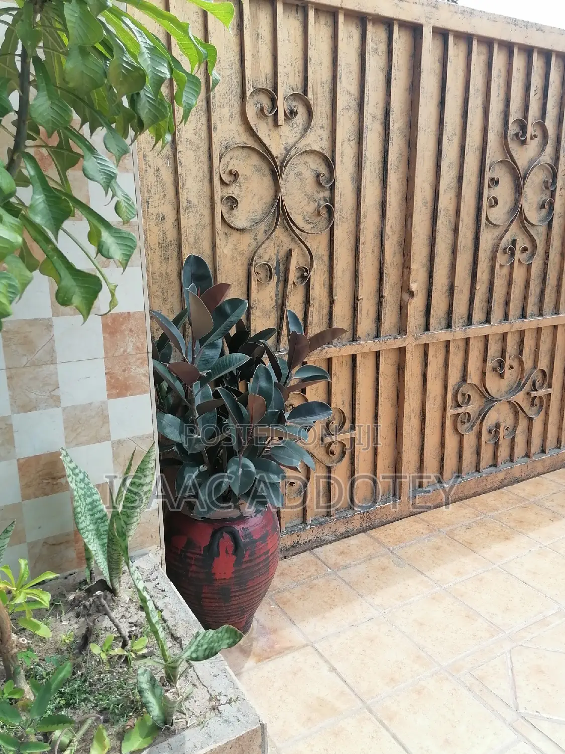 Furnished 1bdrm Apartment in Sakumono Estate, Baatsona Total for rent
