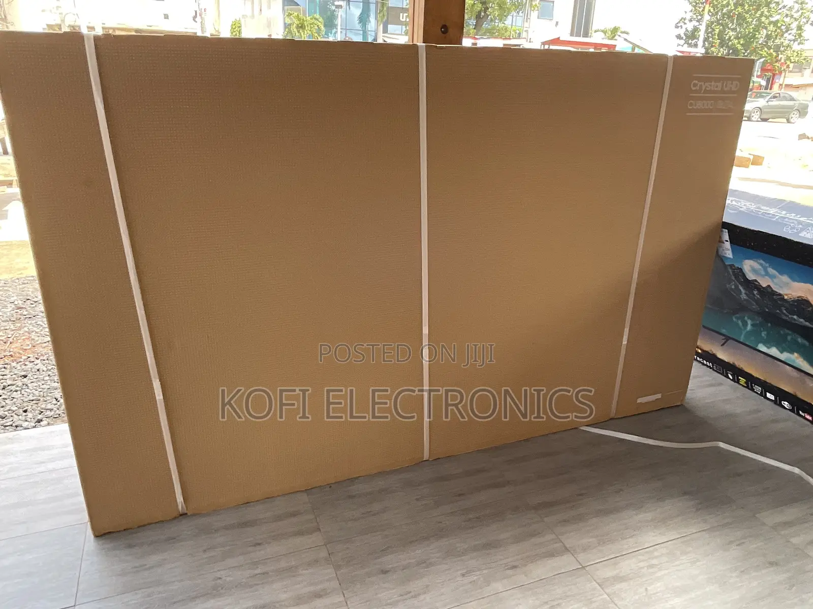Design Smart Connectivity Samsung 85-Inch Crystal UHD Tv