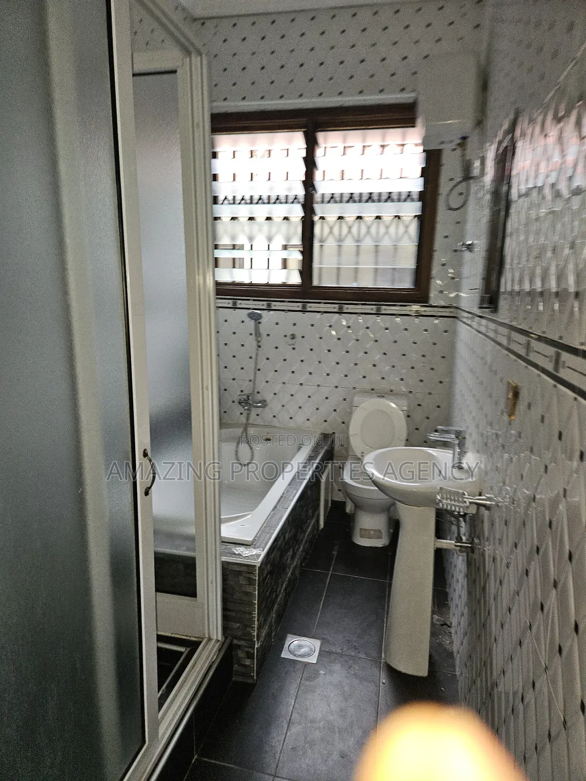 4bdrm House in Spintex Batsonaa for rent
