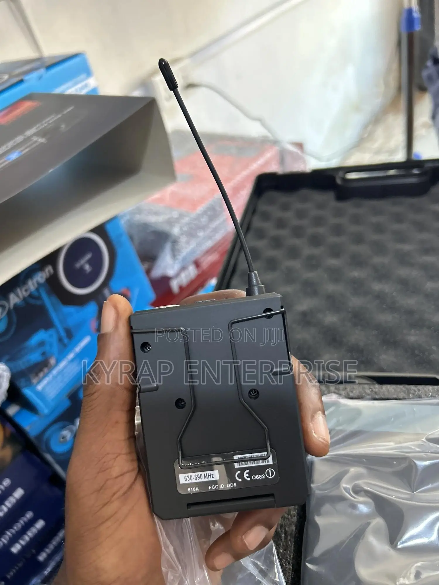 JBL URX9900 Lapel Microphone