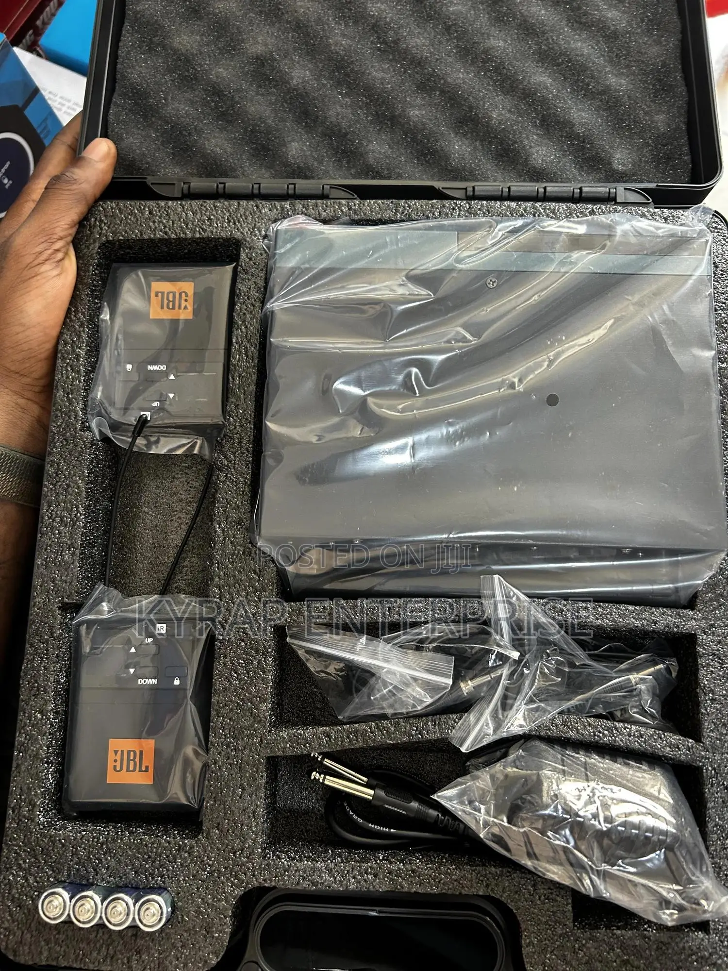 JBL URX9900 Lapel Microphone