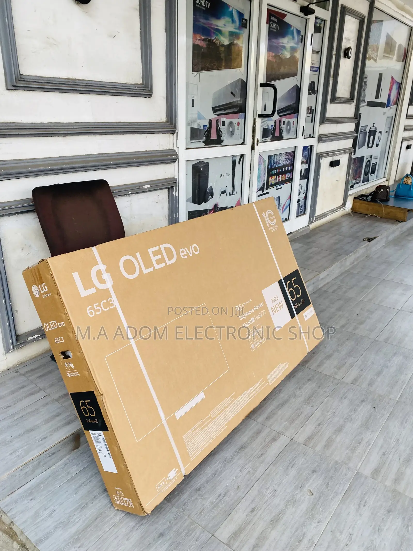 Classic Design LG 65 Inch OLED EVO Flat Screen Tv.