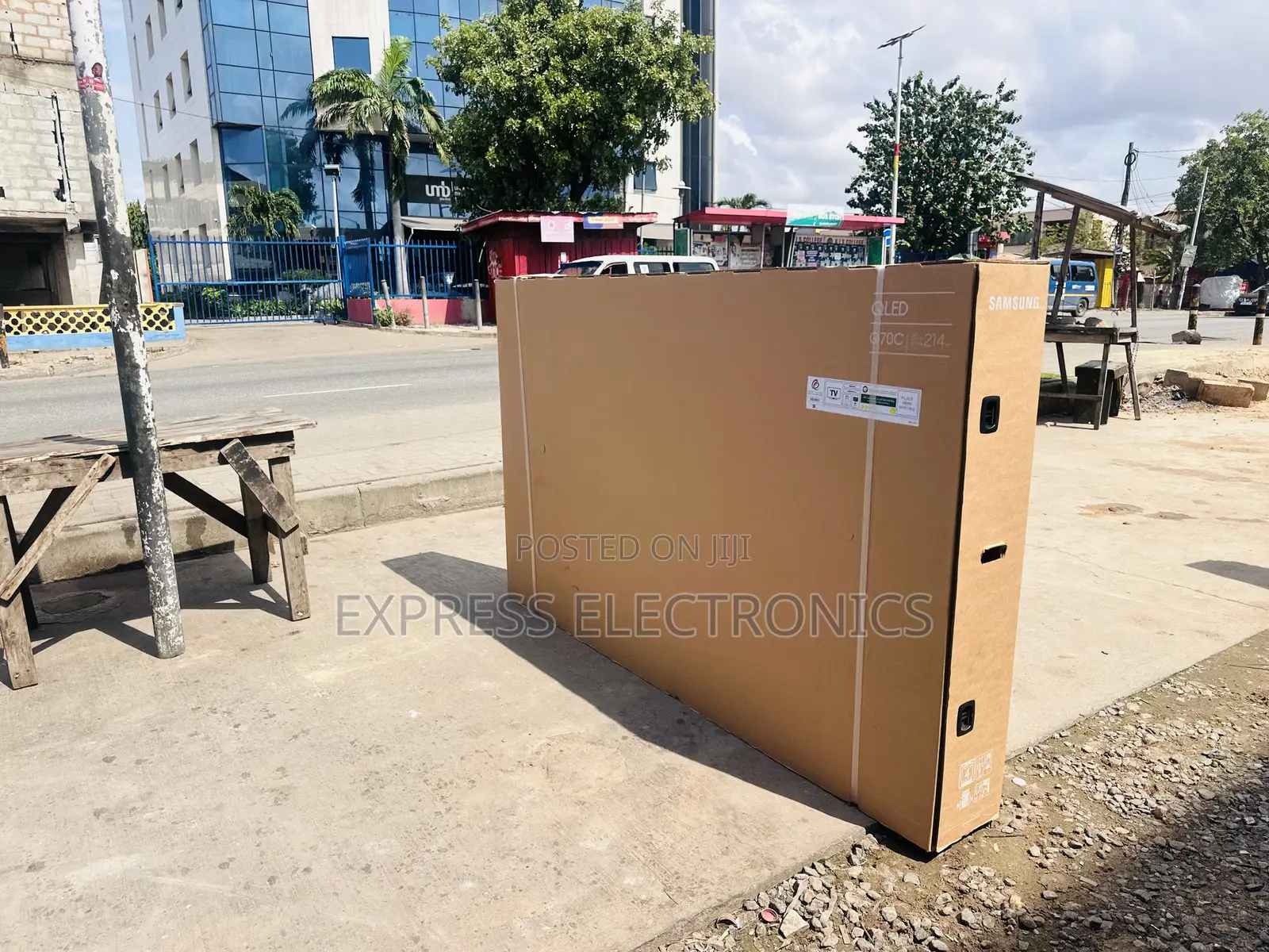 Realistic Shades Qled Smart 85”Q70c Samsung Tv