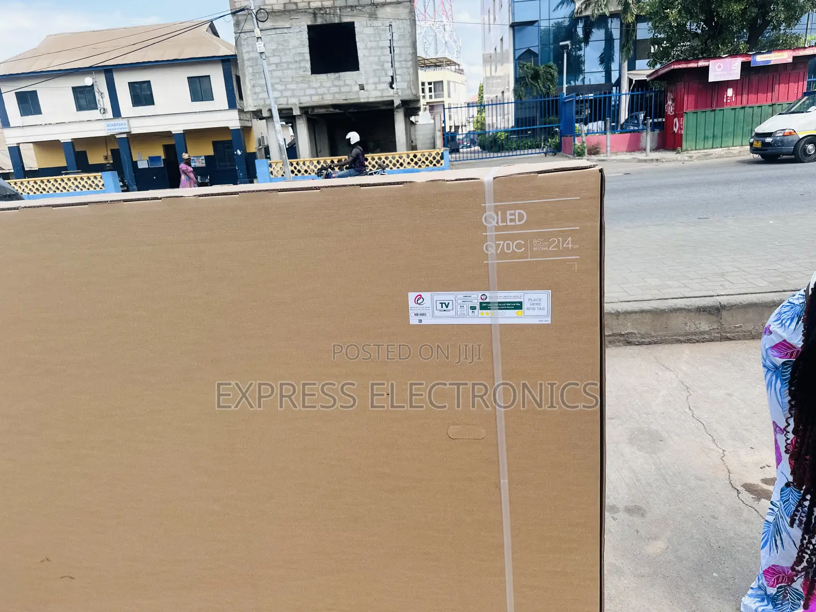 Slim Sleek Qled Smart Samsung 85”Q60c Television
