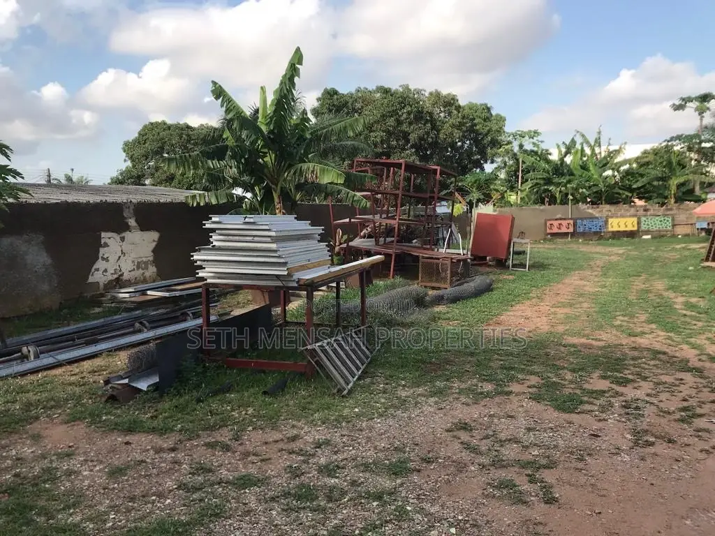 3 Plot of Land and Old Building on Top for Sale