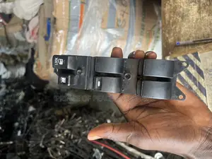 Mistubushi L200 Driver Side Switch
