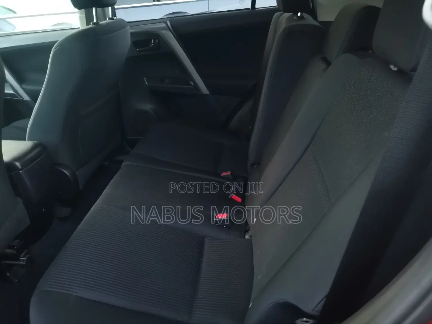 Toyota RAV4 LE AWD (2.5L 4cyl 6A) 2017 Gold