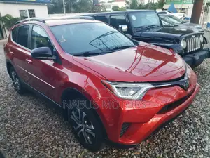 Toyota RAV4 LE AWD (2.5L 4cyl 6A) 2017 Gold