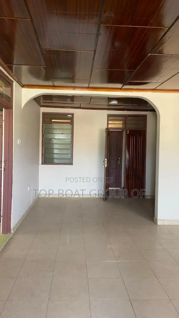 Furnished 8bdrm House in Santasi Top Boat, Kumasi Metropolitan