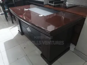Office Executive Table With Leather Design