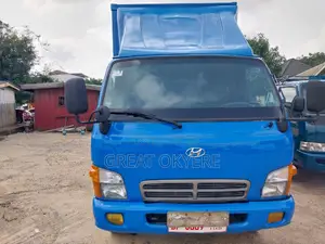 Hyundai Mighty Container