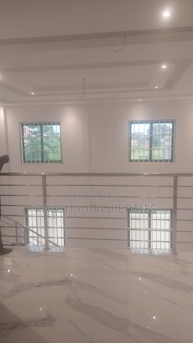5bdrm House in Palcity Estate, Kumasi Metropolitan for sale