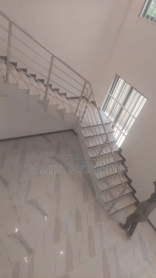 5bdrm House in Palcity Estate, Kumasi Metropolitan for sale
