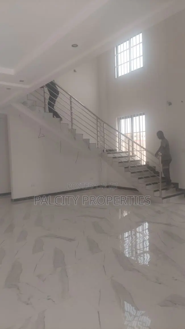 5bdrm House in Palcity Estate, Kumasi Metropolitan for sale