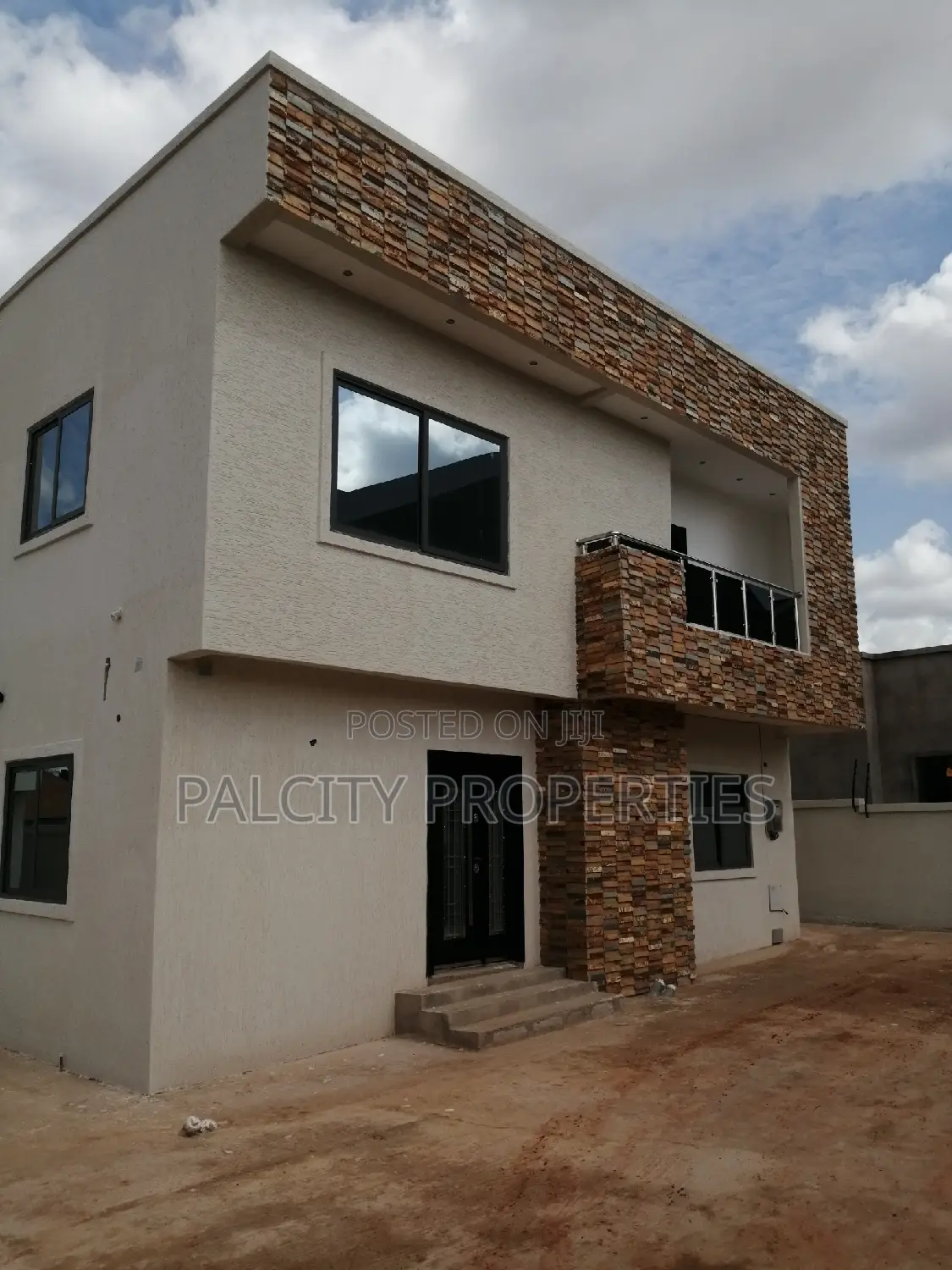 5bdrm House in Palcity Estate, Kumasi Metropolitan for sale