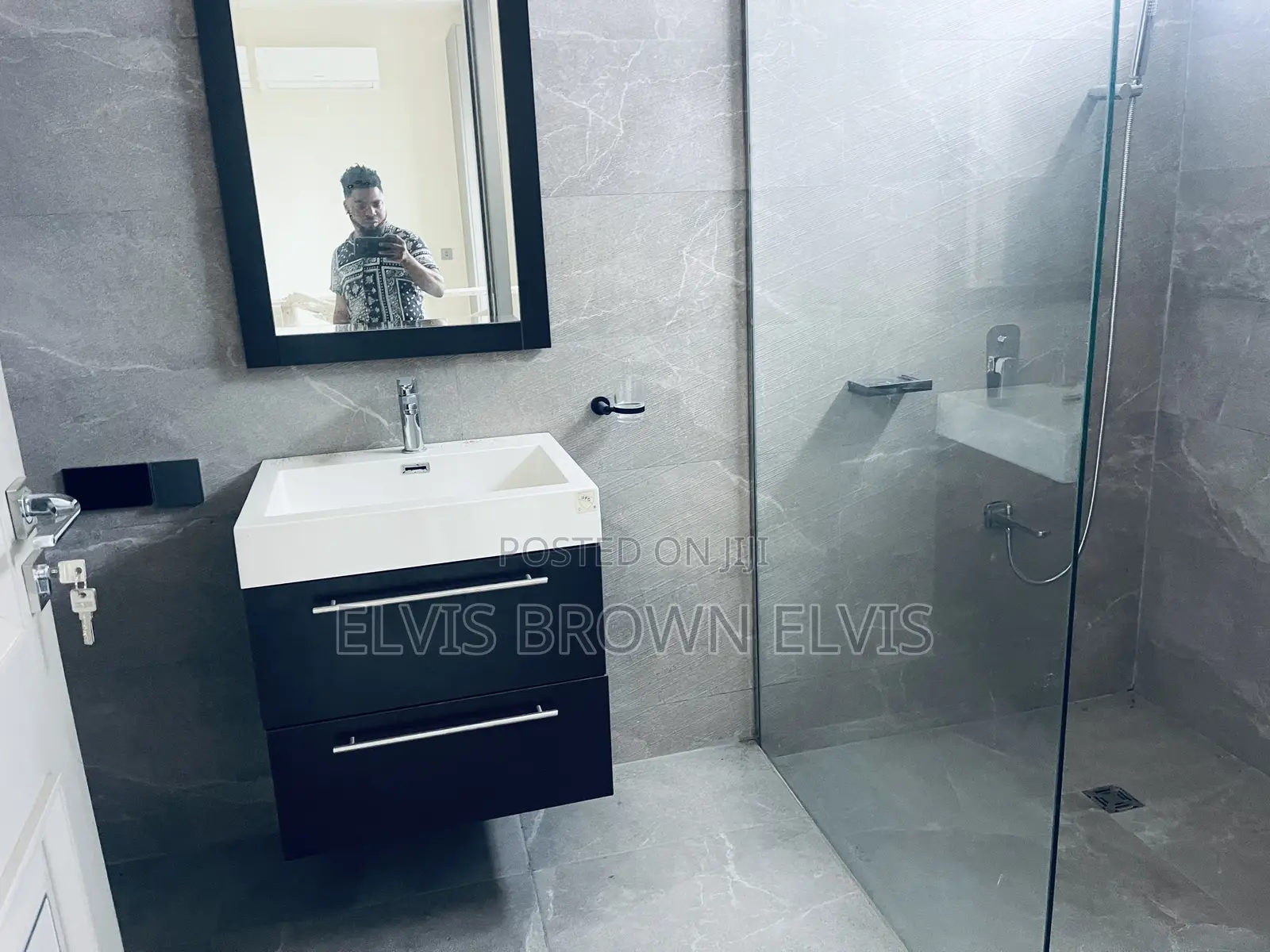 4bdrm Townhouse/Terrace in Nanajucntion, Ashaley Botwe for sale