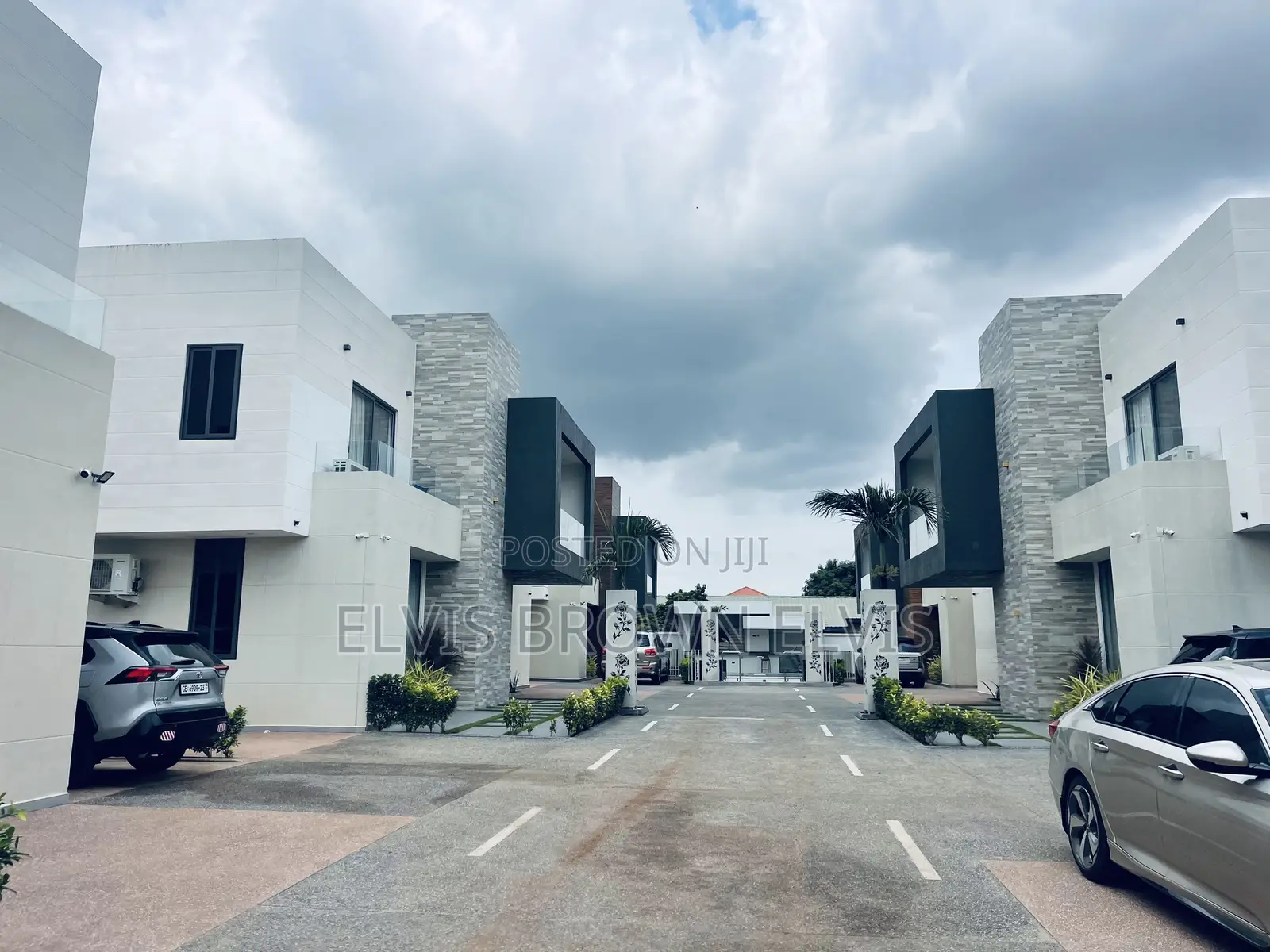 4bdrm Townhouse/Terrace in Nanajucntion, Ashaley Botwe for sale