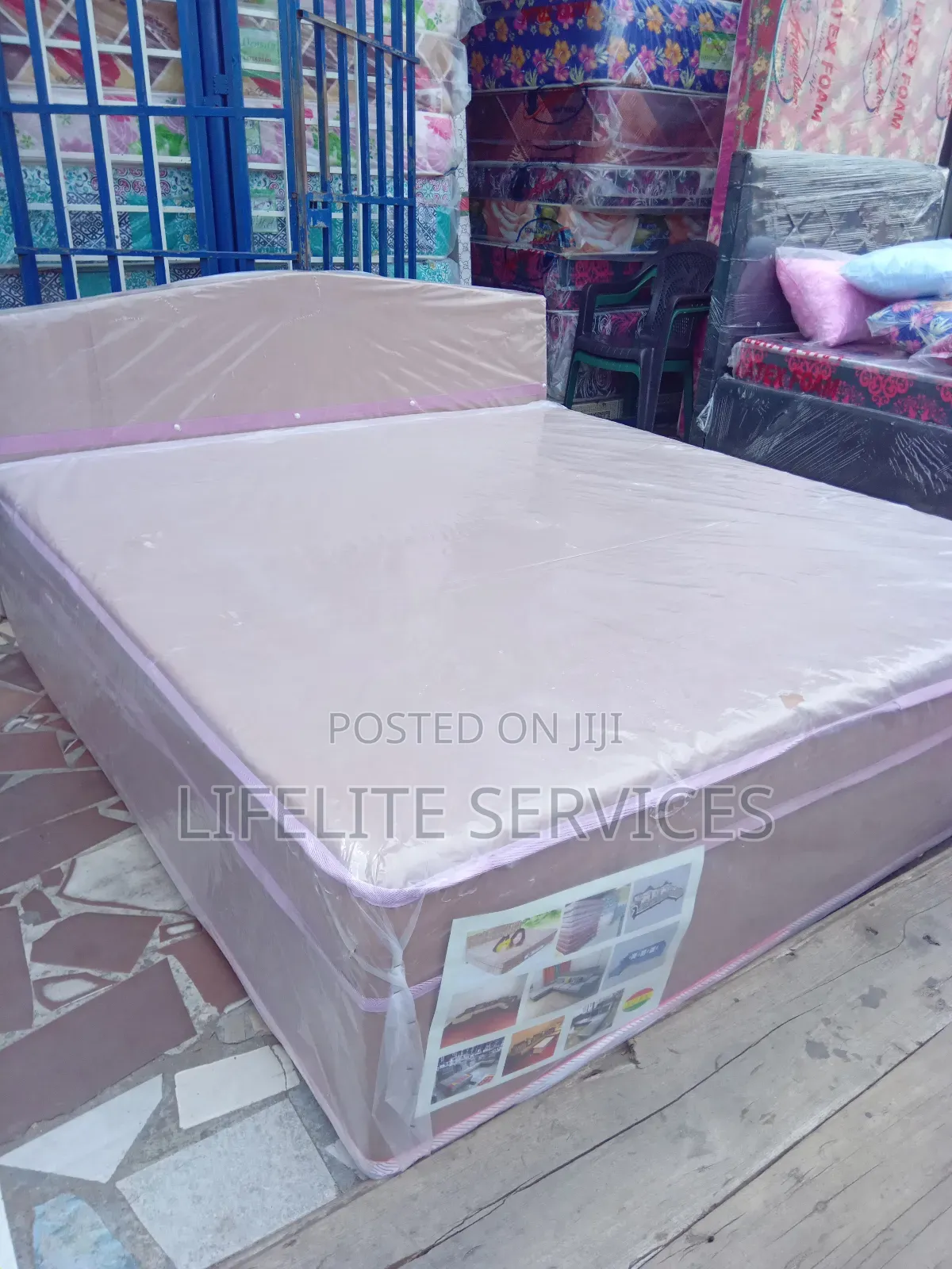 Bed Foam Inbuilt Queen Size