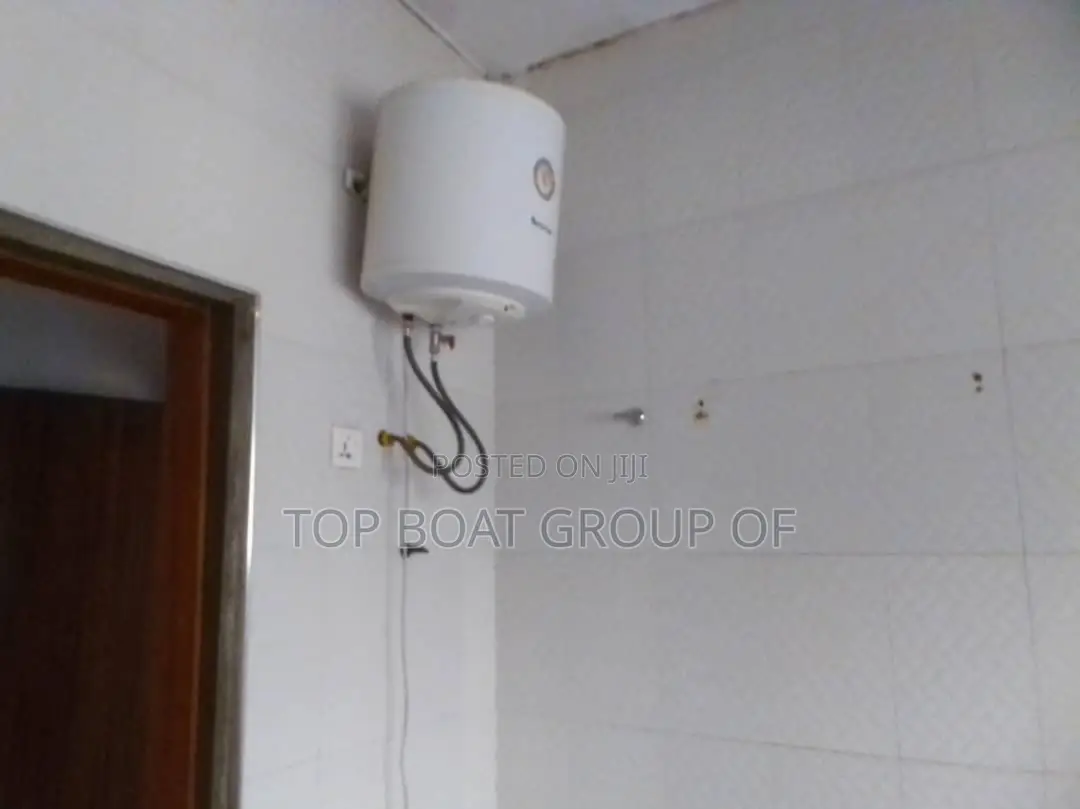 Furnished 6bdrm House in Sokoban Wood Village, Kumasi Metropolitan
