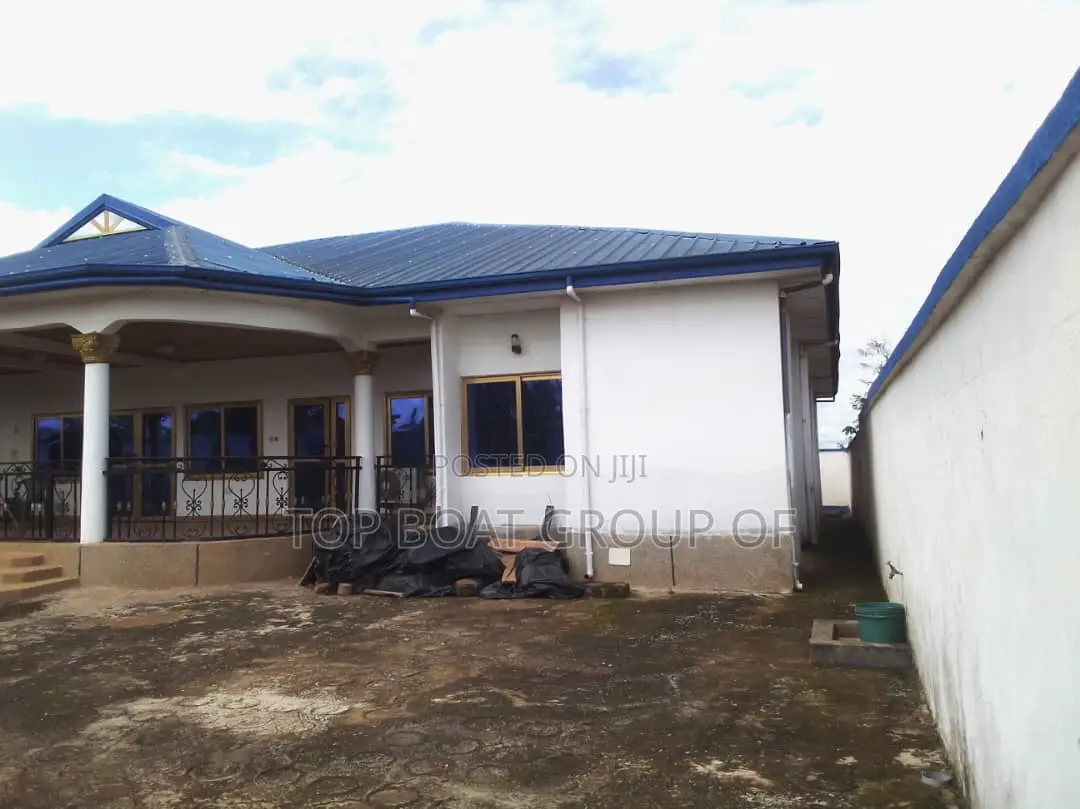 Furnished 6bdrm House in Sokoban Wood Village, Kumasi Metropolitan