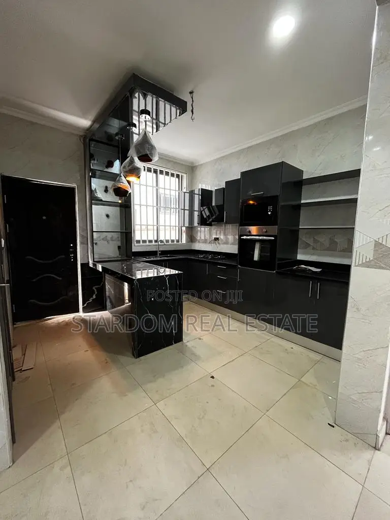 4bdrm Duplex in Spintex for sale