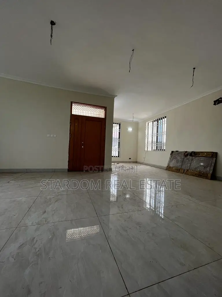 4bdrm Duplex in Spintex for sale