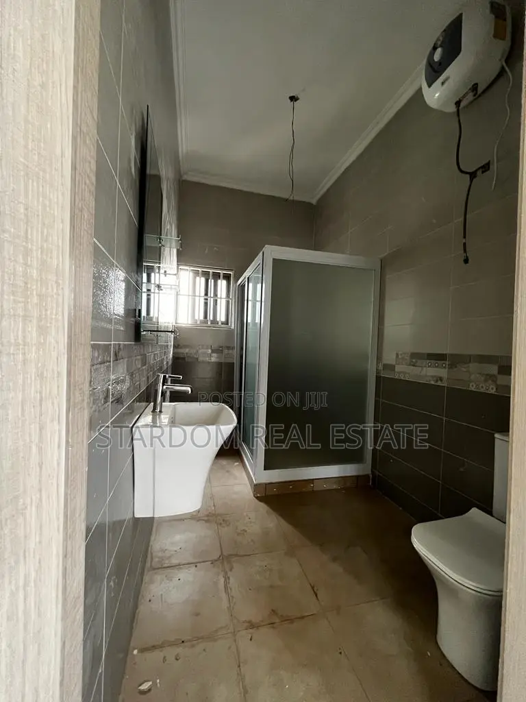 4bdrm Duplex in Spintex for sale