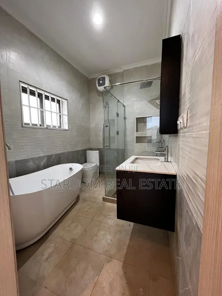4bdrm Duplex in Spintex for sale