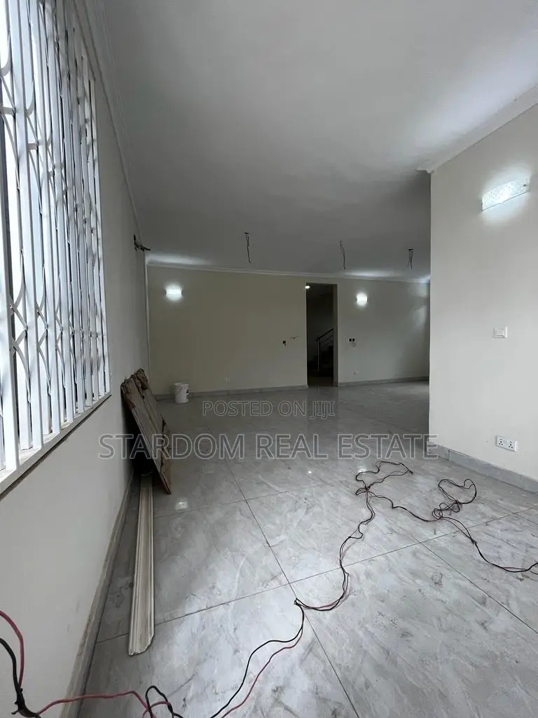 4bdrm Duplex in Spintex for sale