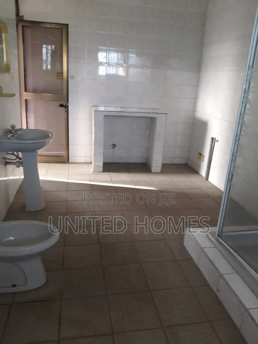 12bdrm House in Odorkor for rent
