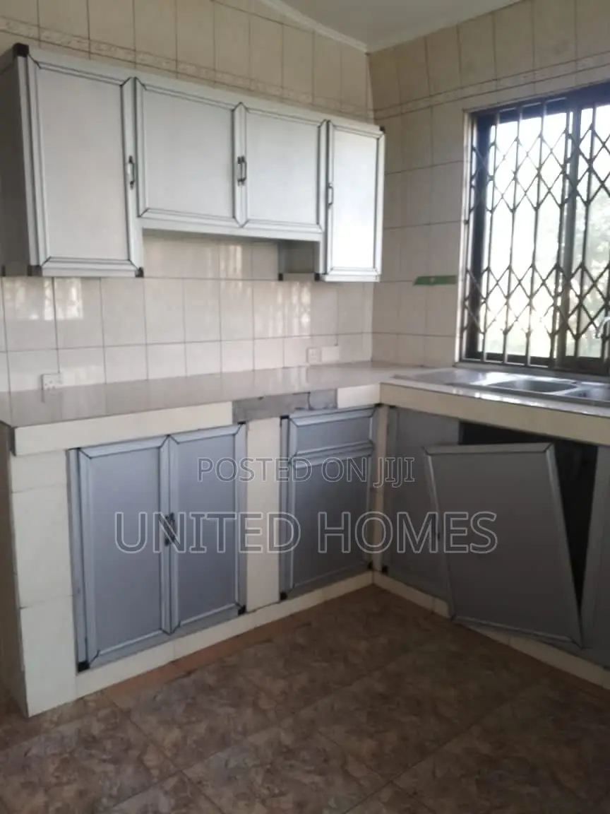 12bdrm House in Odorkor for rent