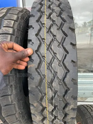 Original Dunlop 7.50 R16lt Truck Tyres Available