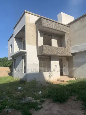 4bdrm House in Skm, Adjiriganor for sale