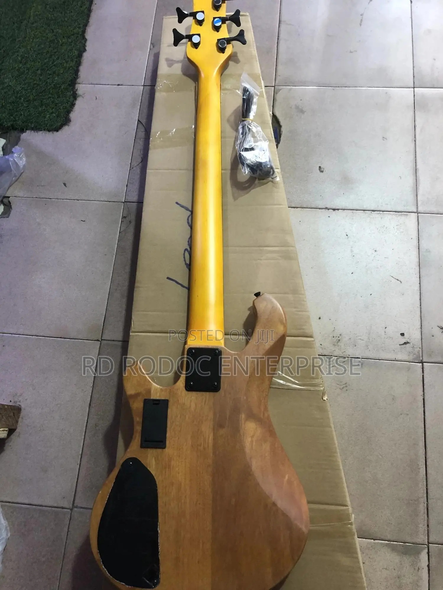 Bass Active Guitar