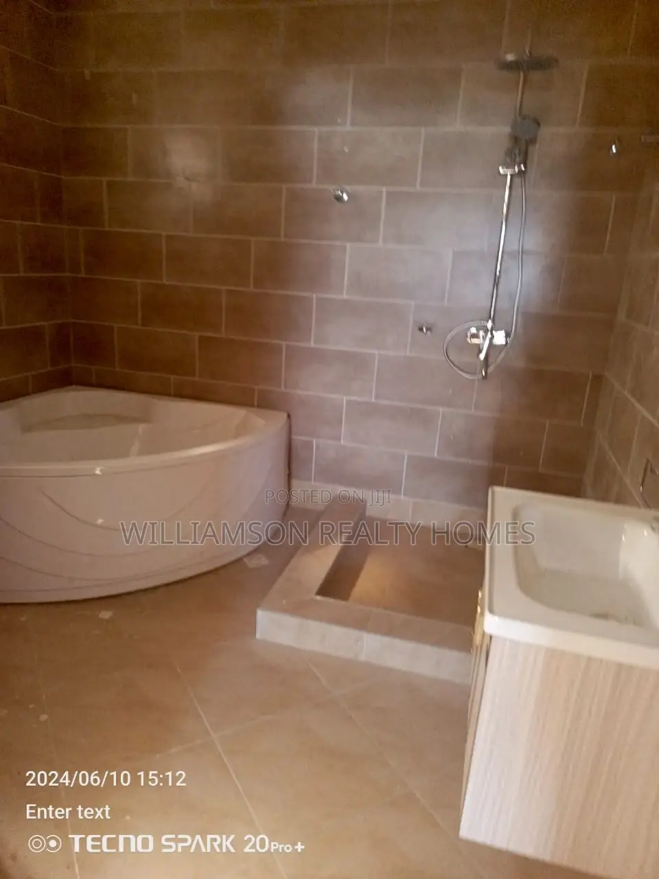 3bdrm House in Community 18 Area, Spintex for rent