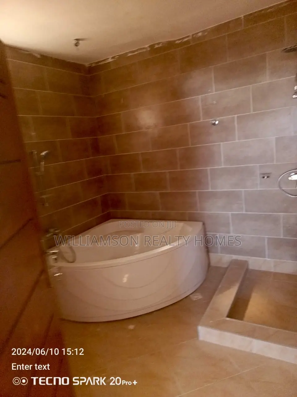 3bdrm House in Community 18 Area, Spintex for rent