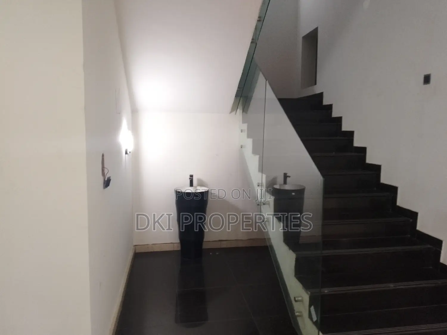 5bdrm House in Dki Properties, East Legon for sale