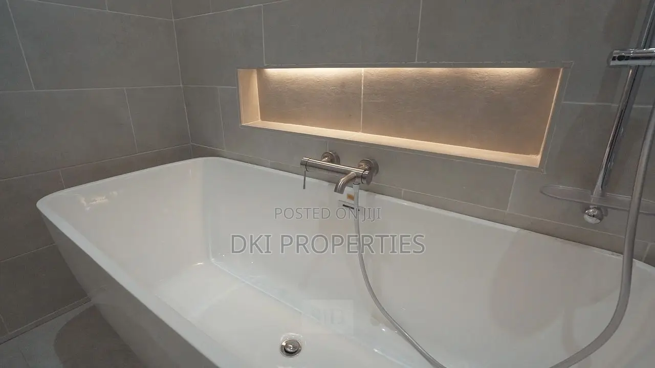 3bdrm House in Dki Properties, East Legon for sale