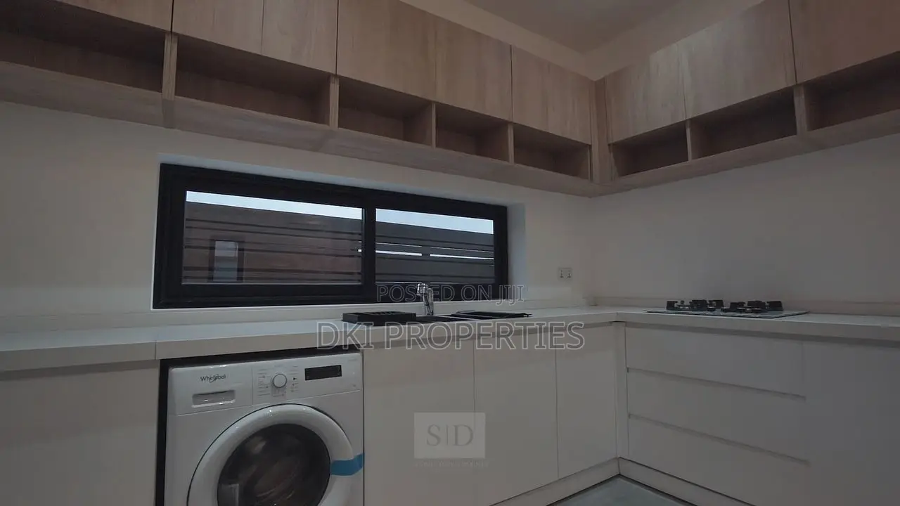 3bdrm House in Dki Properties, East Legon for sale