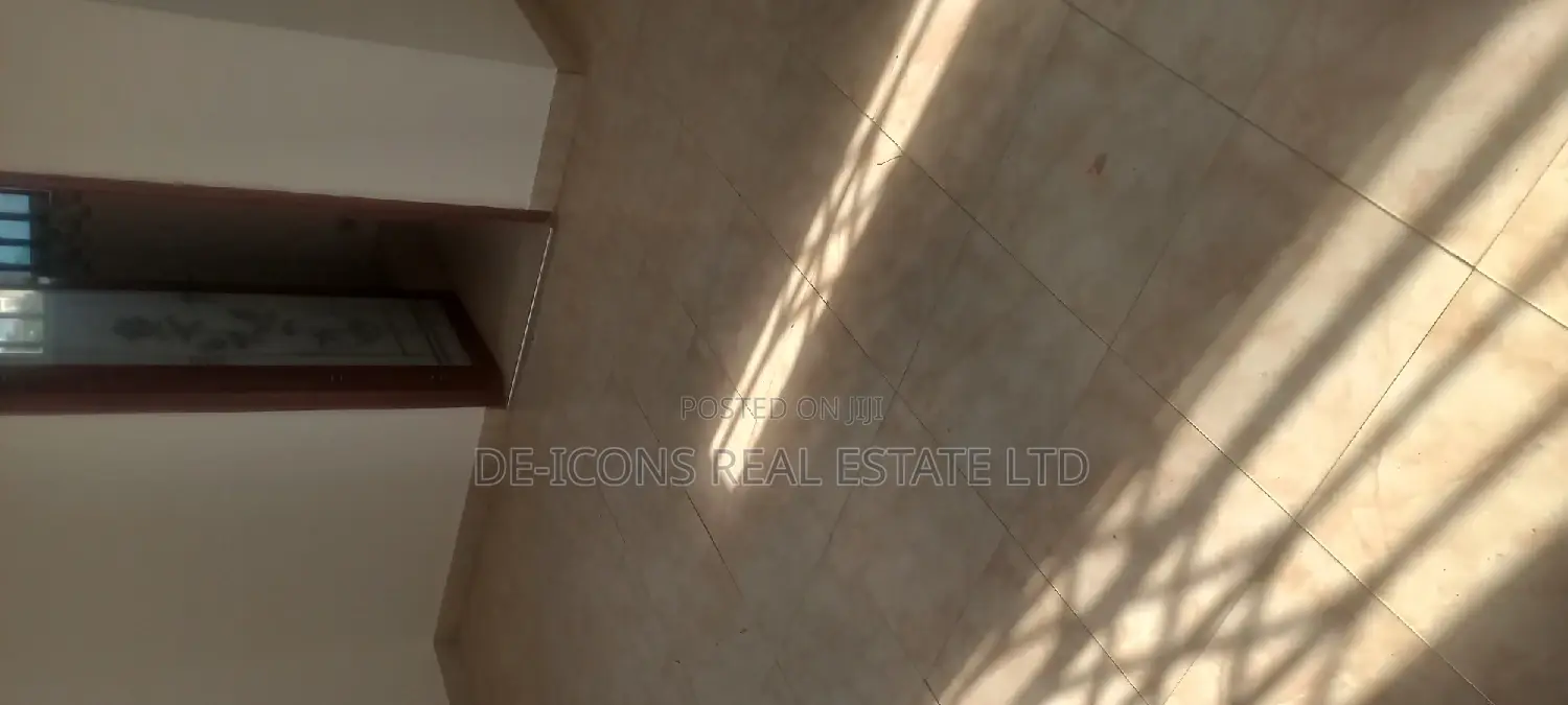 1bdrm Duplex in De-Icons Real Estate, Awutu Senya East Municipal