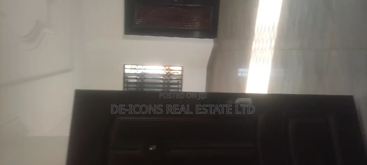 1bdrm Duplex in De-Icons Real Estate, Awutu Senya East Municipal