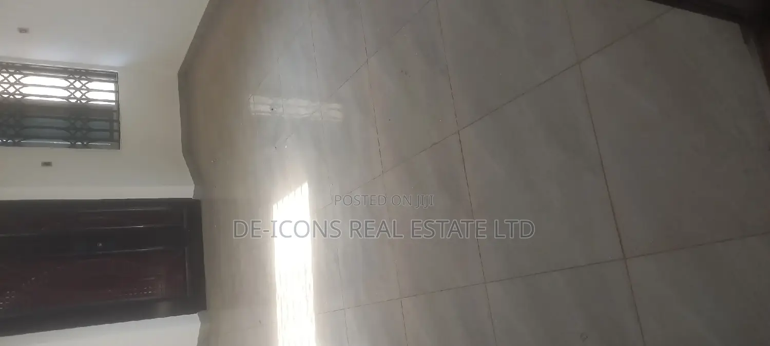 1bdrm Duplex in De-Icons Real Estate, Awutu Senya East Municipal
