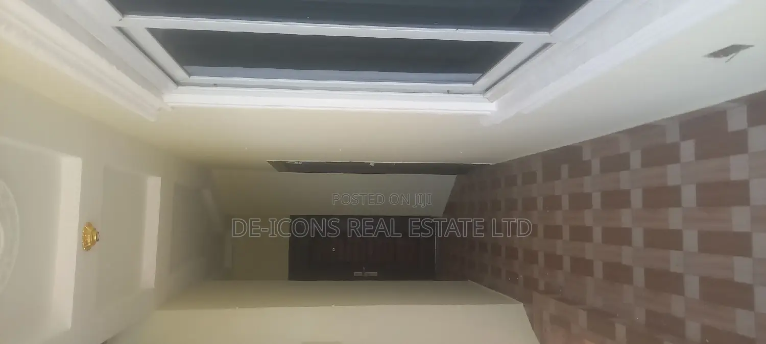 1bdrm Duplex in De-Icons Real Estate, Awutu Senya East Municipal