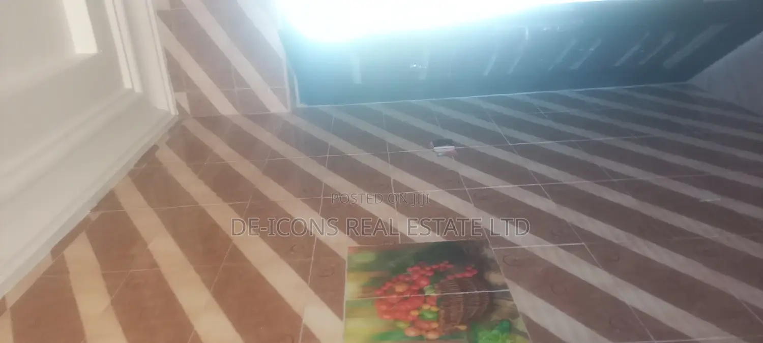 1bdrm Duplex in De-Icons Real Estate, Awutu Senya East Municipal