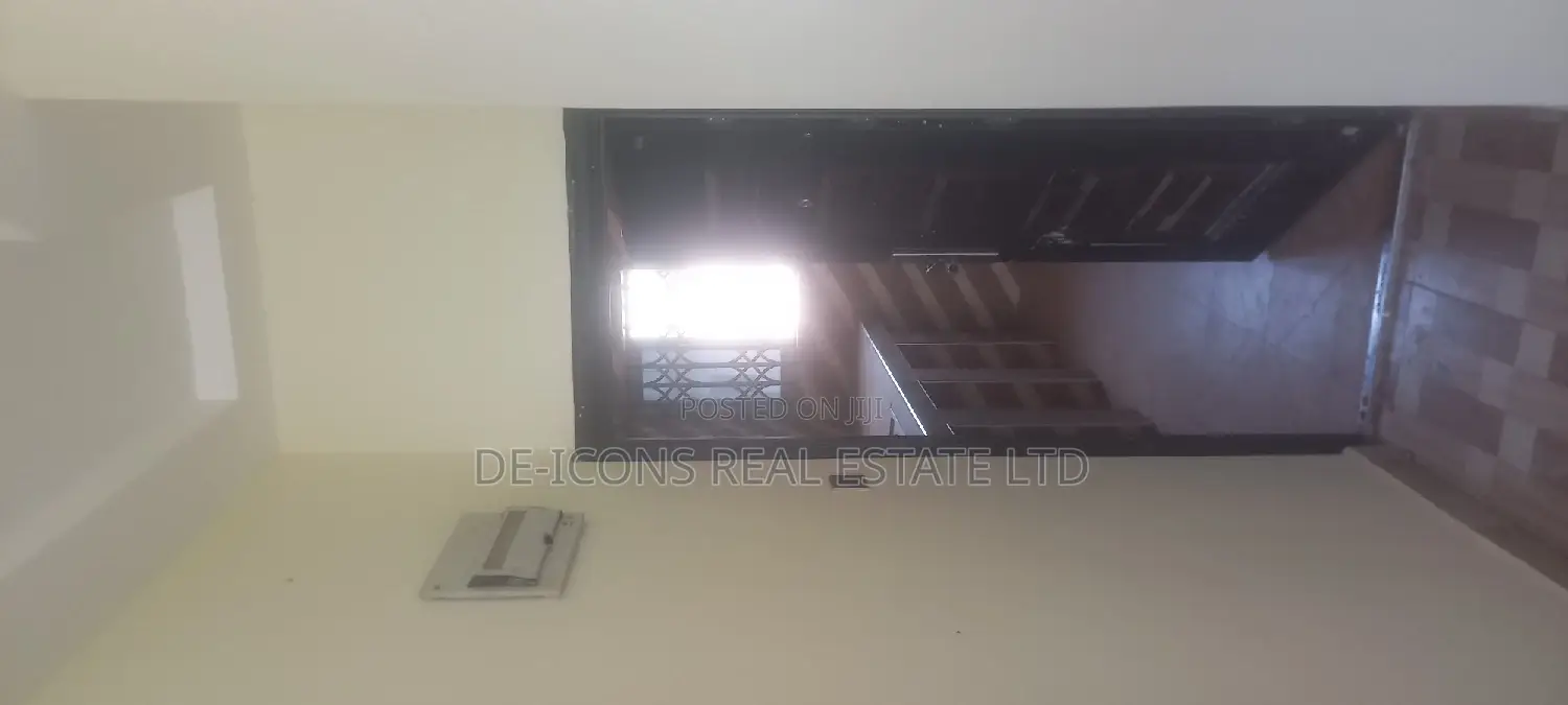 1bdrm Duplex in De-Icons Real Estate, Awutu Senya East Municipal