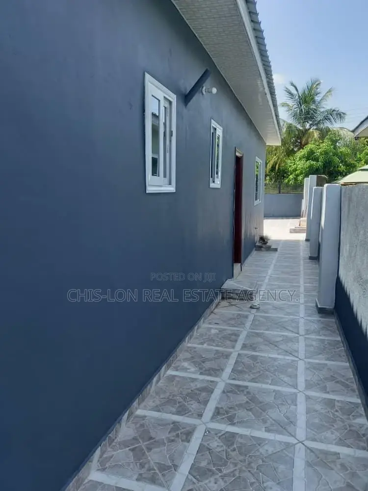 3bdrm House in Kasoa Roma for sale