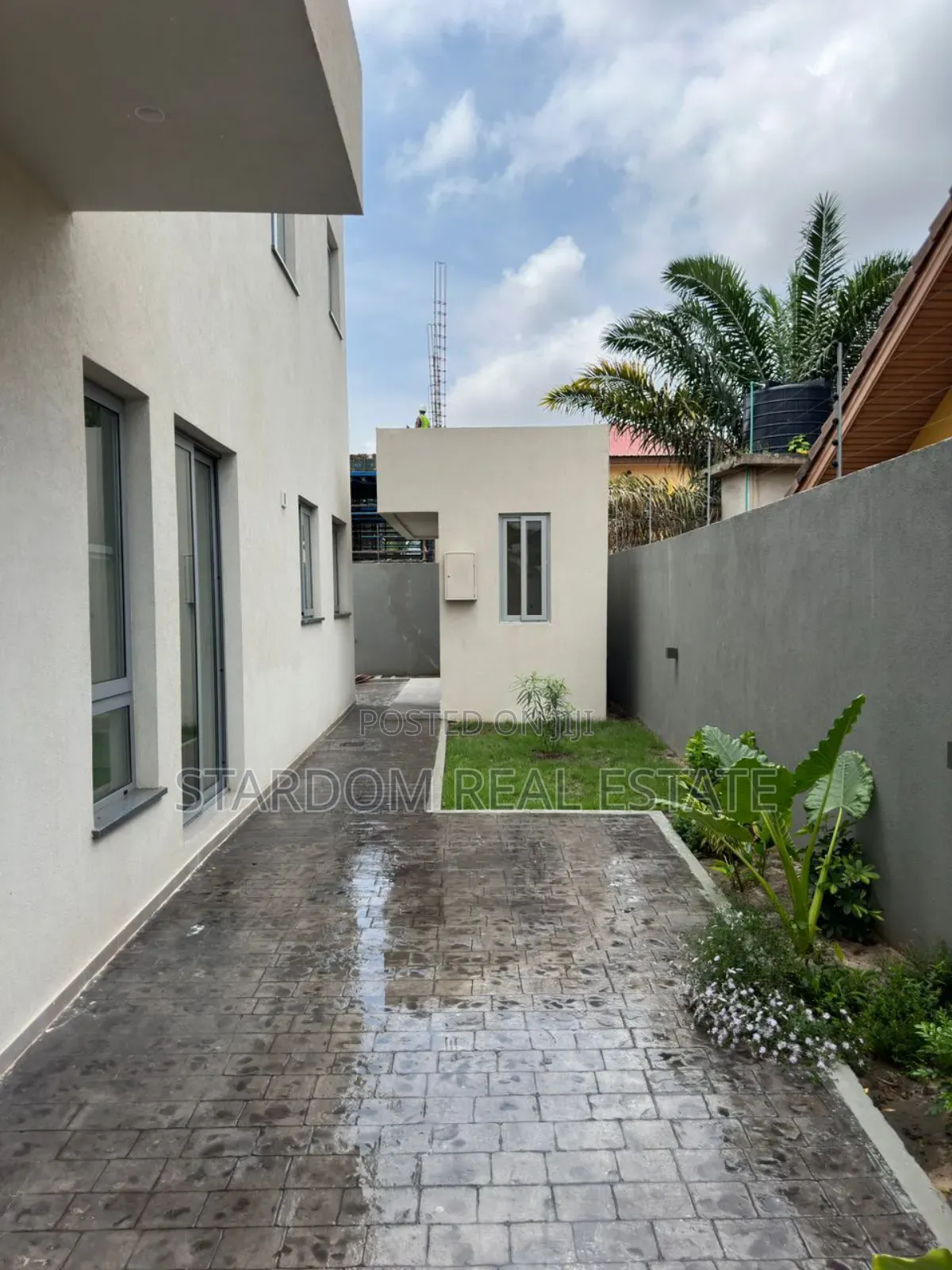 4bdrm Duplex in East Legon for rent