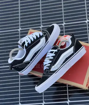 Quality Causal Vans Knu Skool Black/White