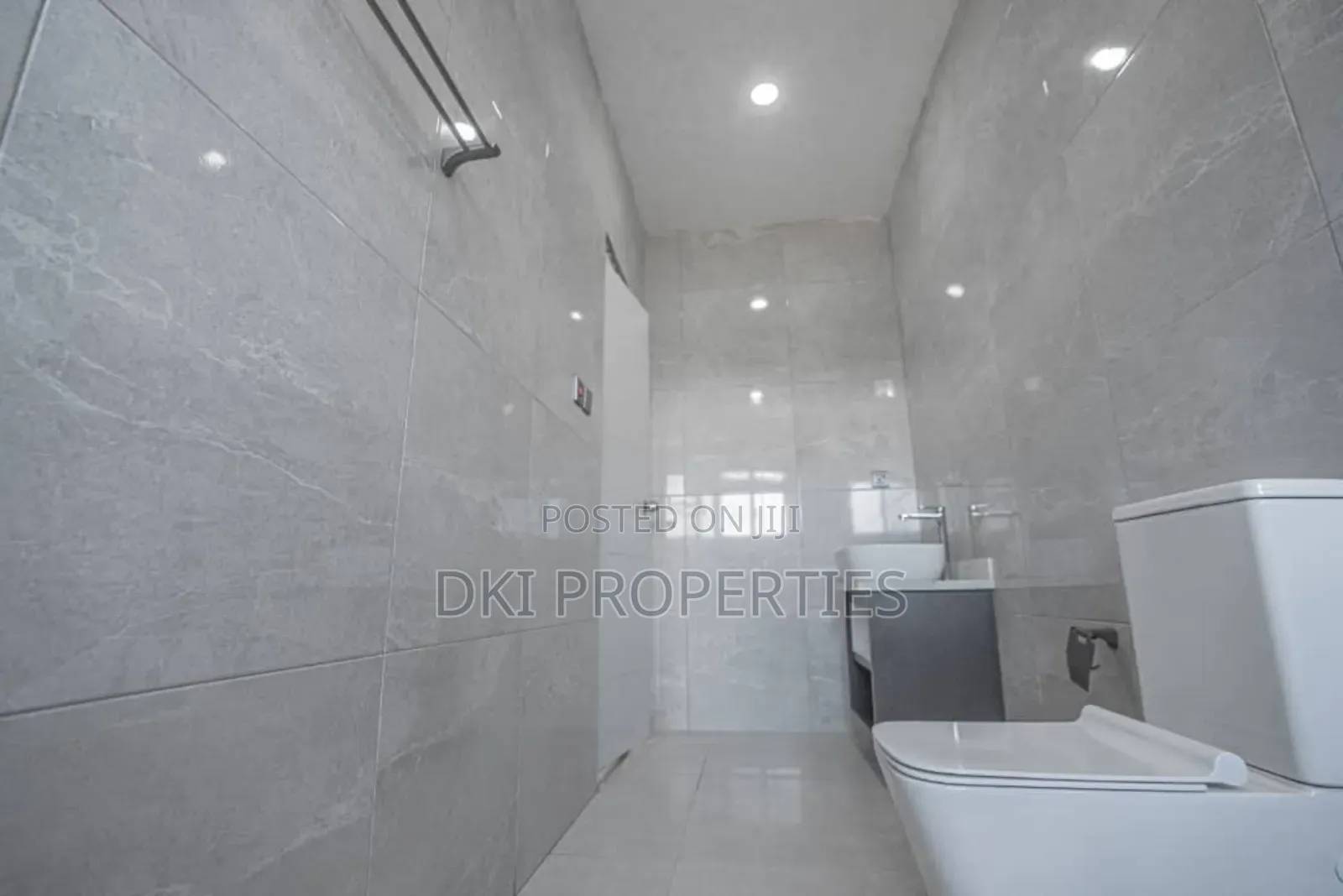 5bdrm House in Dki Properties, Airport Residential Area for sale