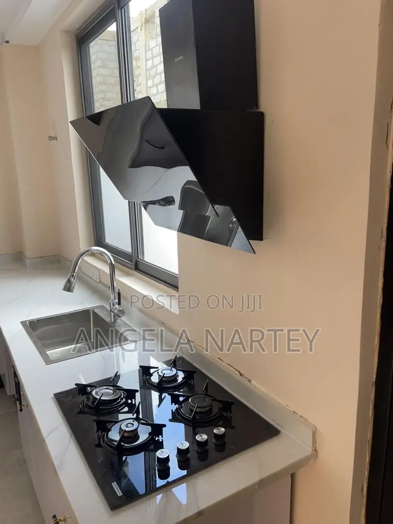 3bdrm House in Manet-East Airport, Accra Metropolitan for sale